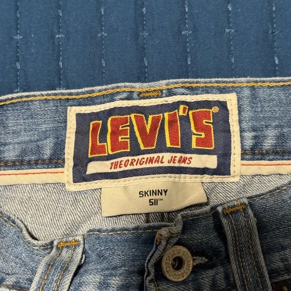 Levi's Classic Blue Denim Cut-Off Shorts - Picture 2 of 4